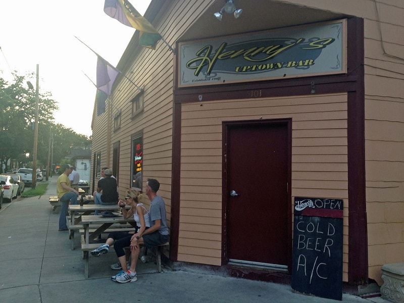 Henry's Uptown Bar