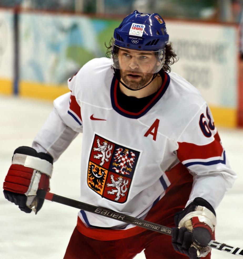 10 Oldest NHL Players Ever (Updated 2025)