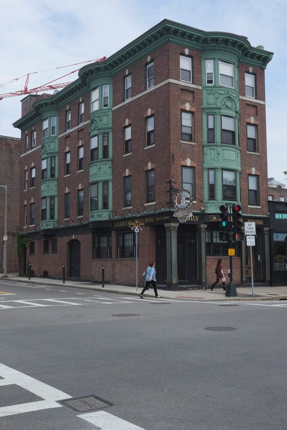 10 Oldest Bars in Boston