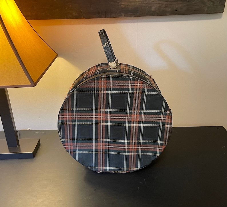 Plaid Round