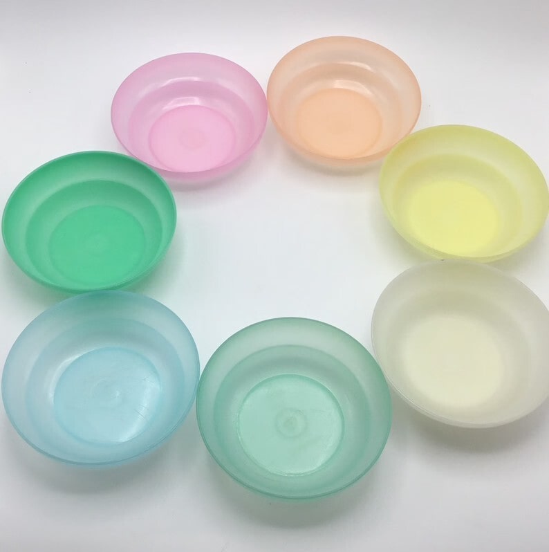 4 Tupperware bowls with lids pastel shades from the 1970s