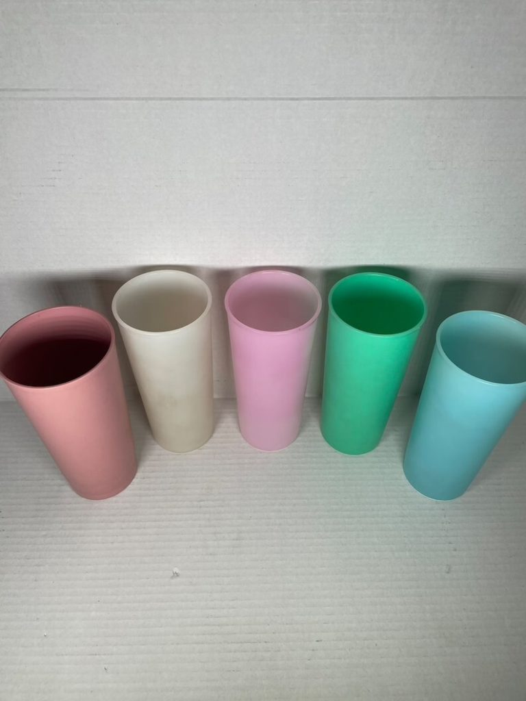 https://www.oldest.org/wp-content/uploads/2021/09/Vintage-Tupperware-Plastic-Cups-Set-of-5-768x1024.jpg