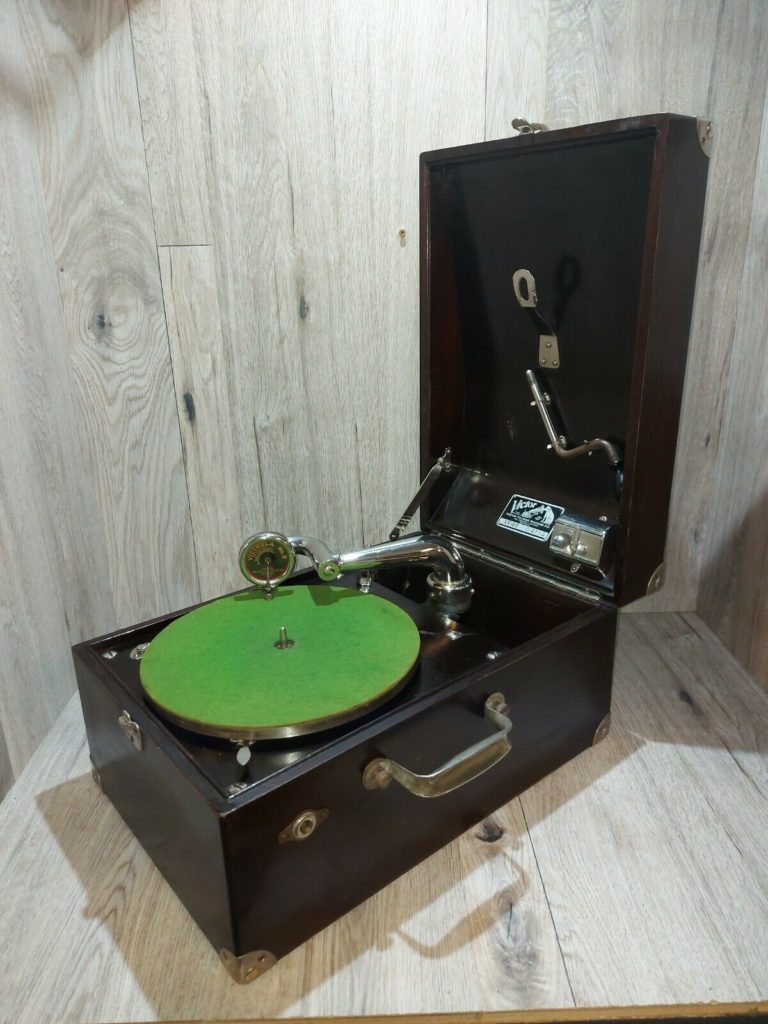 1920's VV-50 Victor/Victrola Portable Talking Machine # C-2713 Phonograph 78RPM