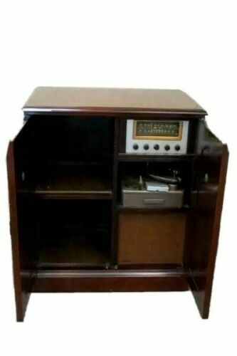 1940s Magnavox 272L Radio Turntable Mahogany Cabinet Console C148-21