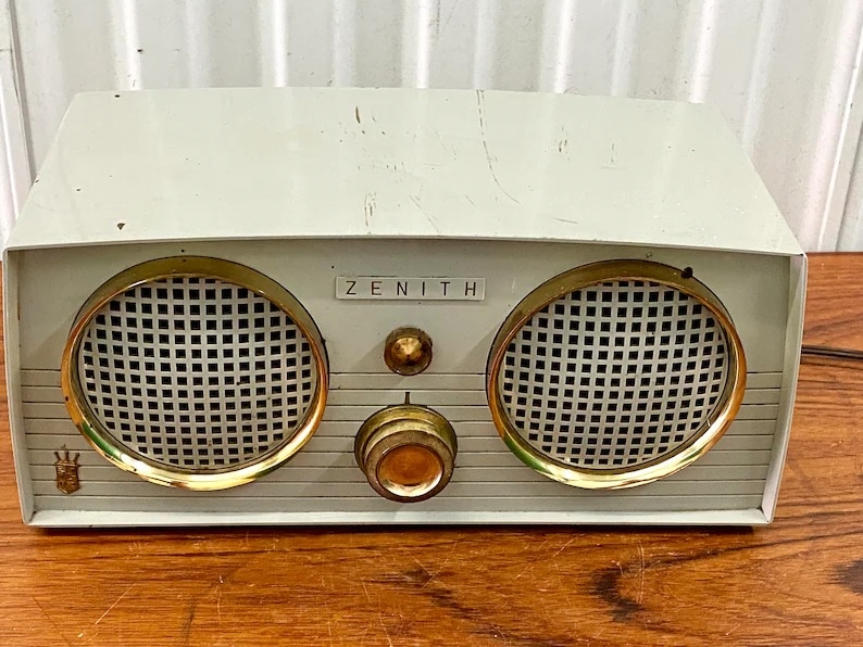 65 Vintage and Antique Radios For Sale 
