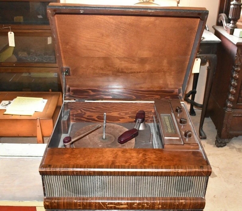 Antique Crosley Table Top Tube Radio Record Player Model 56 T Z