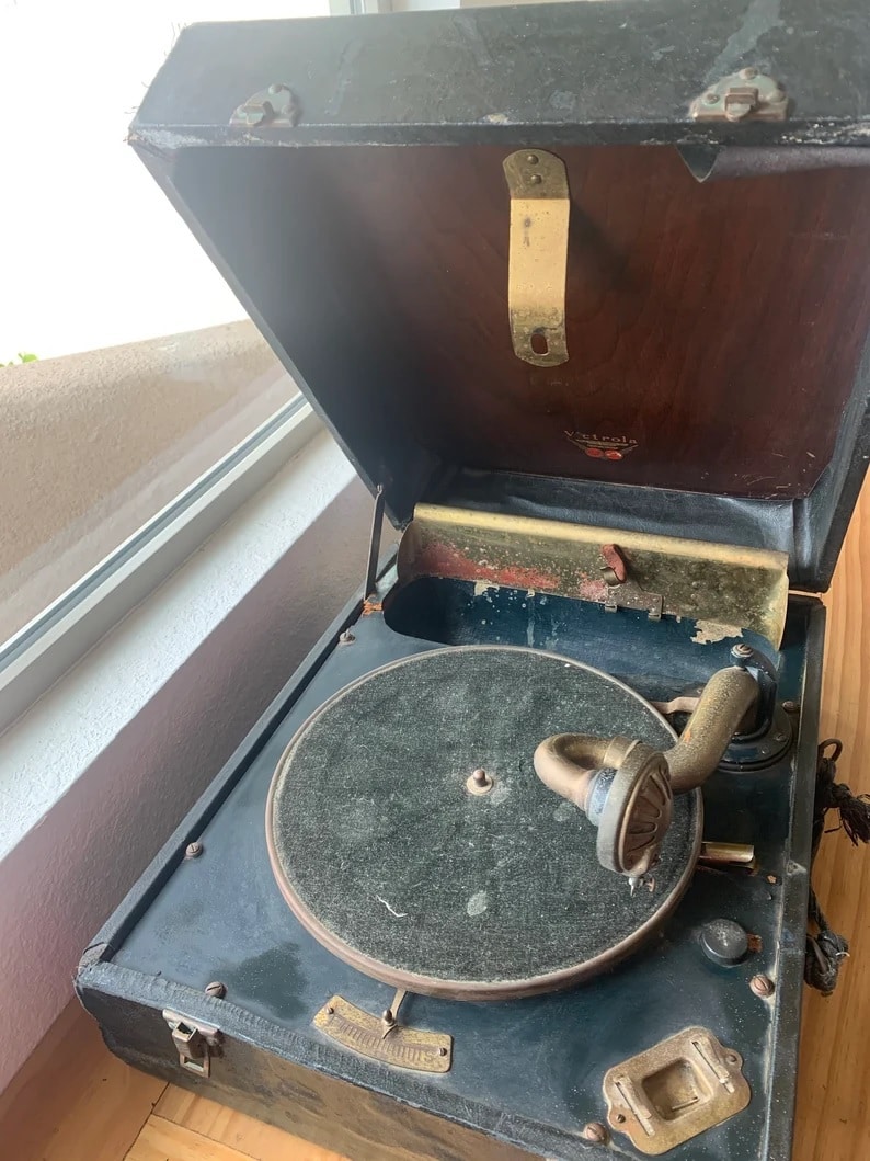 55 Vintage and Antique Record Players For Sale (Since 1940s)