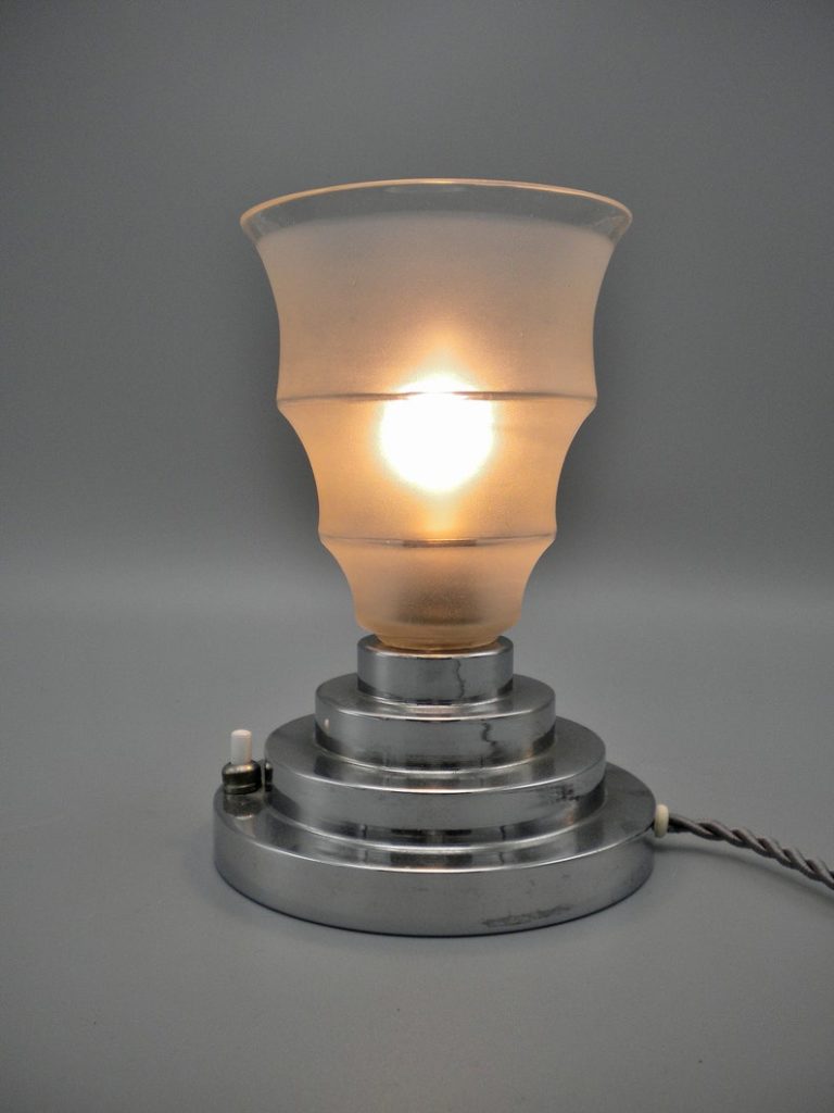 Lovely and elegant Art Deco chromed table/bedroom uplight lamp, the 1930s