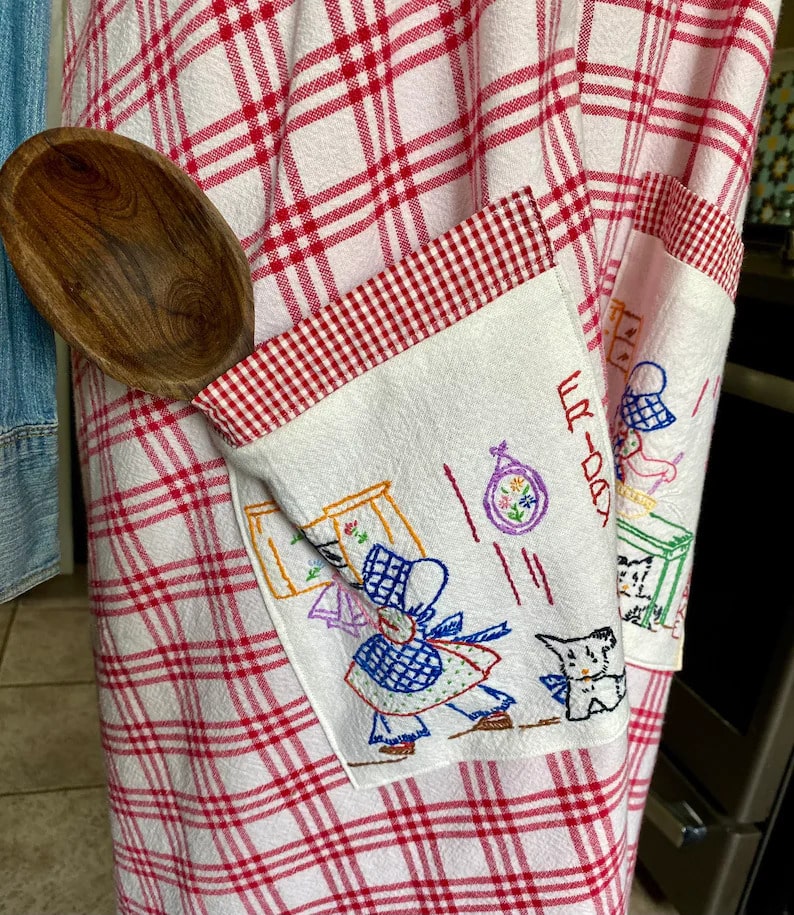 50 Vintage & Retro Aprons You Can Buy Today - Oldest.org