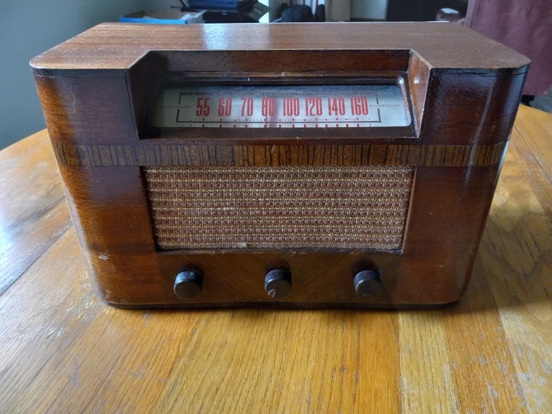 Restored 1946 Sentinel Model 293T Radio *Works Great*