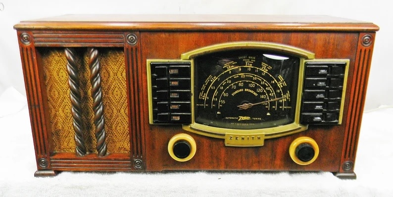 Tremendous player Zenith model 7-S-363R (1942) am/shortwave antique radio