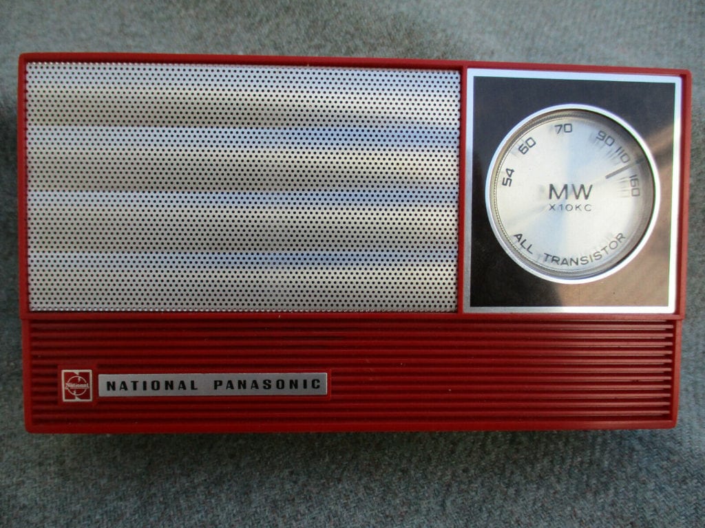 VINTAGE 1960s JAPAN NATIONAL PANASONIC TRANSISTOR RADIO MODEL R-121