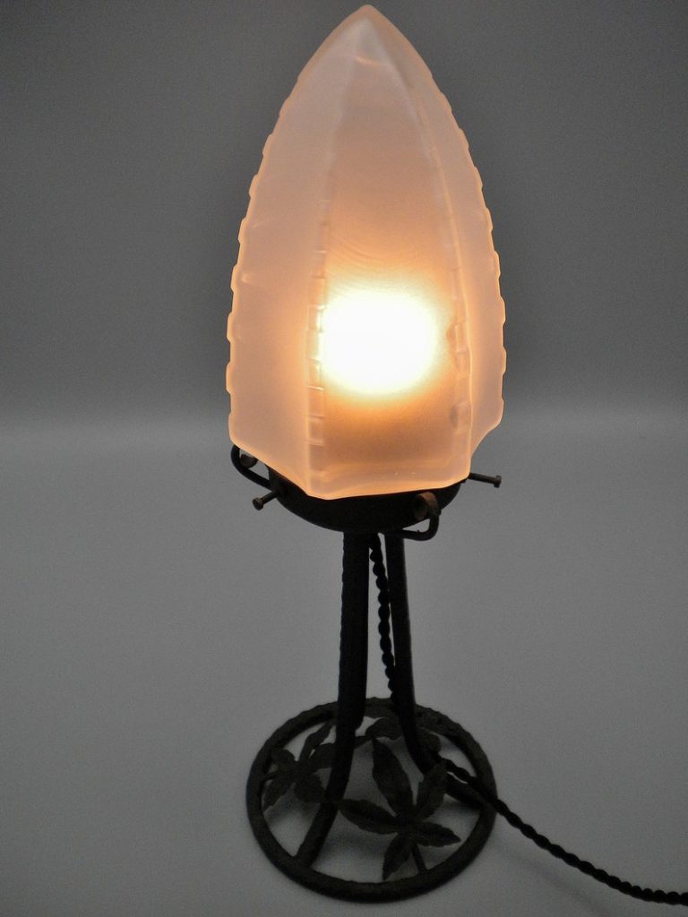 Very elegant French wrought iron Art Deco lamp