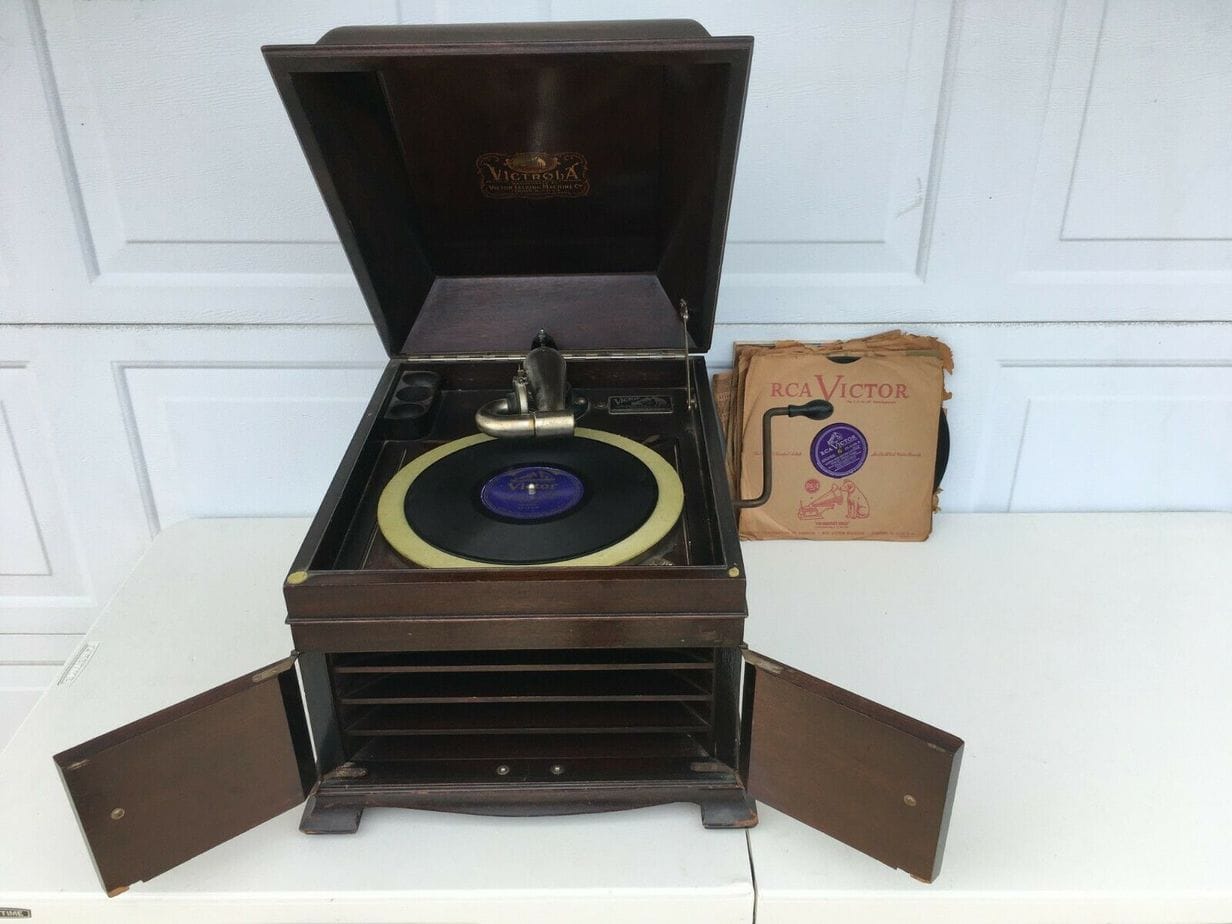 55 Vintage and Antique Record Players For Sale (Since 1940s)