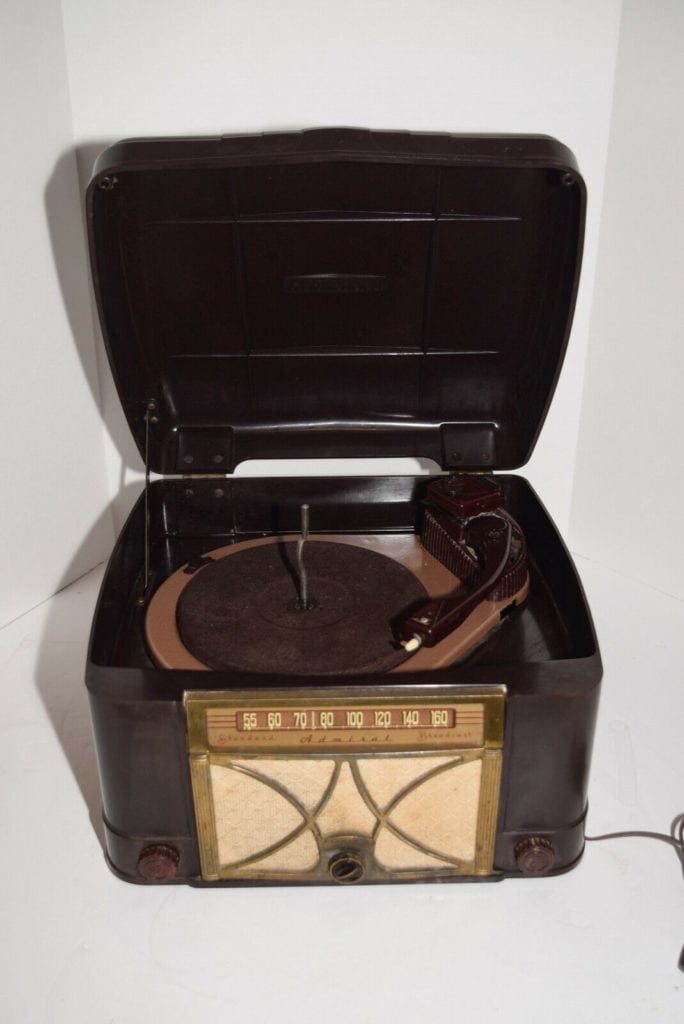 Vintage 1940's Admiral Model 6V12N AM Radio/Phonograph Player - Restored