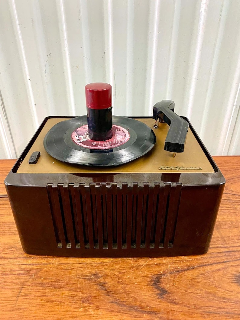 55 Vintage and Antique Record Players For Sale (Since 1940s)