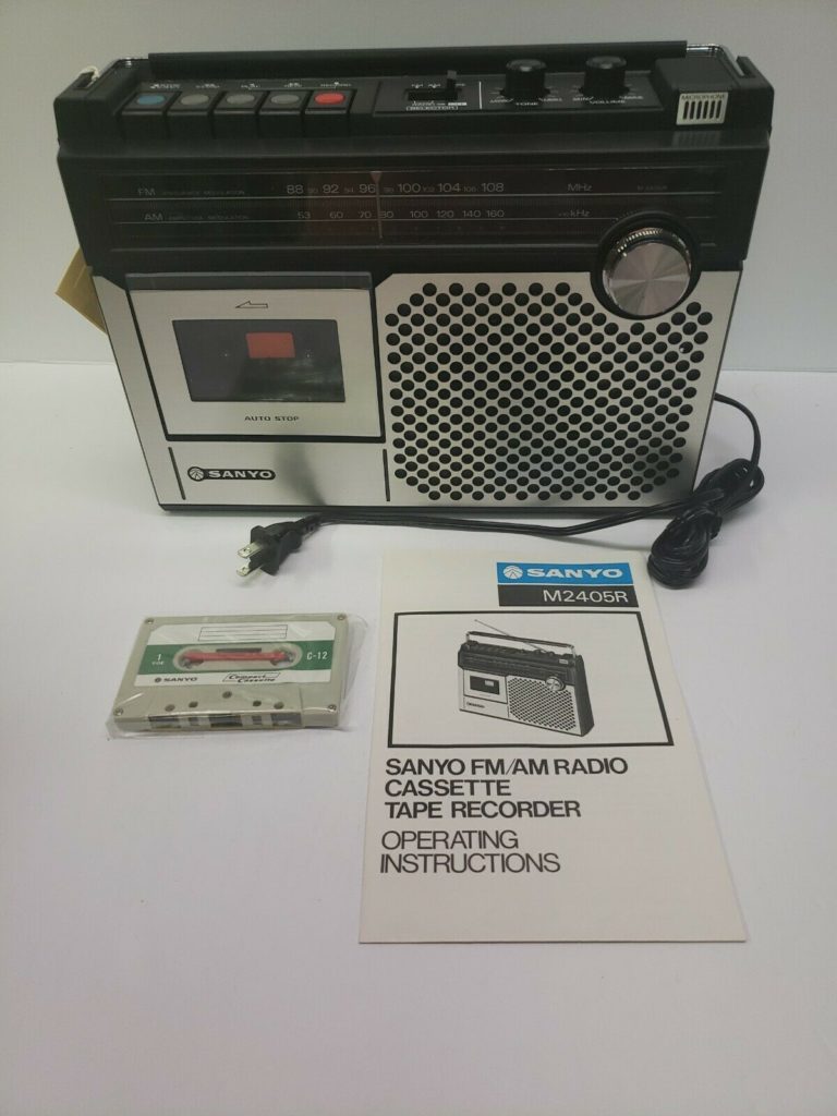 Vintage 1970's Portable Sanyo FM/AM Radio Cassette Tape Recorder M2405R w/ Box