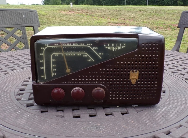 Zenith Bakelite Case AM & FM Bands Radio. Restored and Working