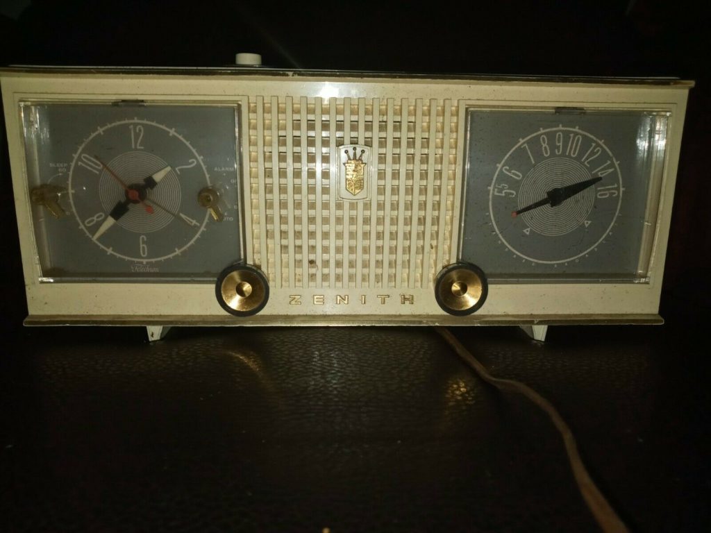 Zenith Clock Radio Model C519W Late 1950s A.M. Alarm vintage working
