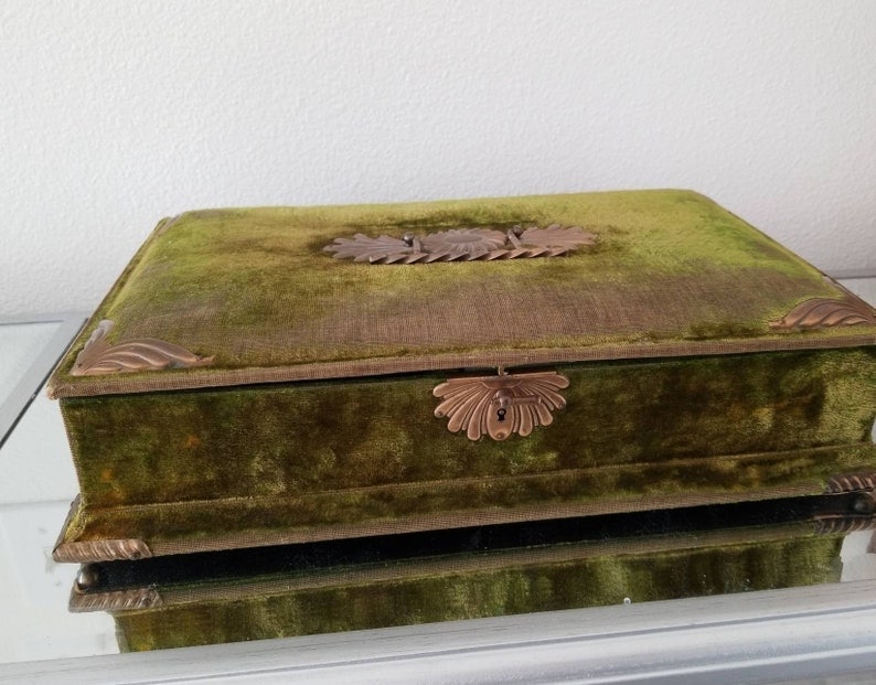 Green Velvet Jewelry Box