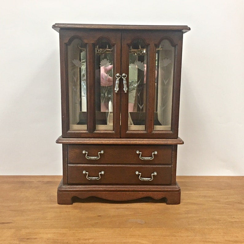 Cabinet Jewelry Case