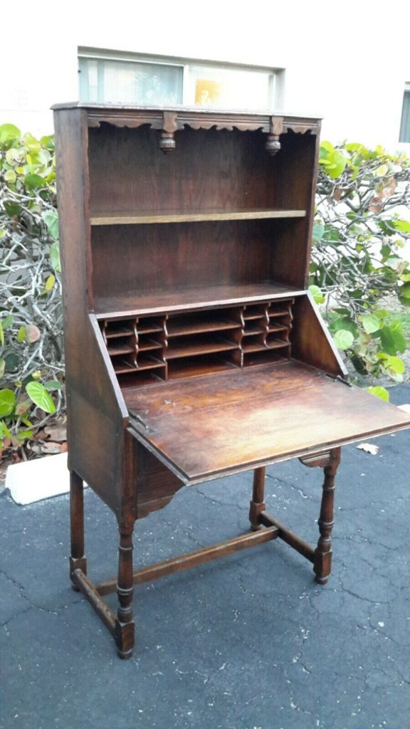 ANTIQUE FEUDAL OAK JAMESTOWN LOUNGE SECRETARY DESK