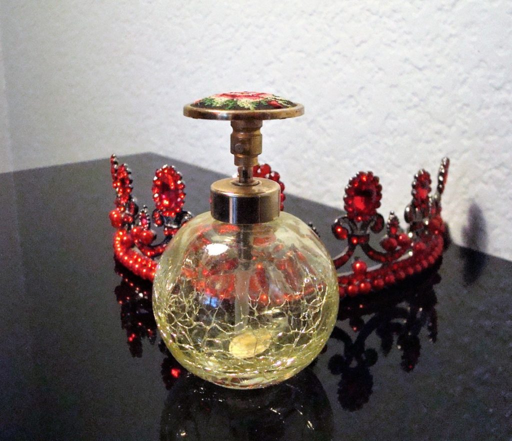 52 Vintage and Antique Perfume Bottles For Sale 