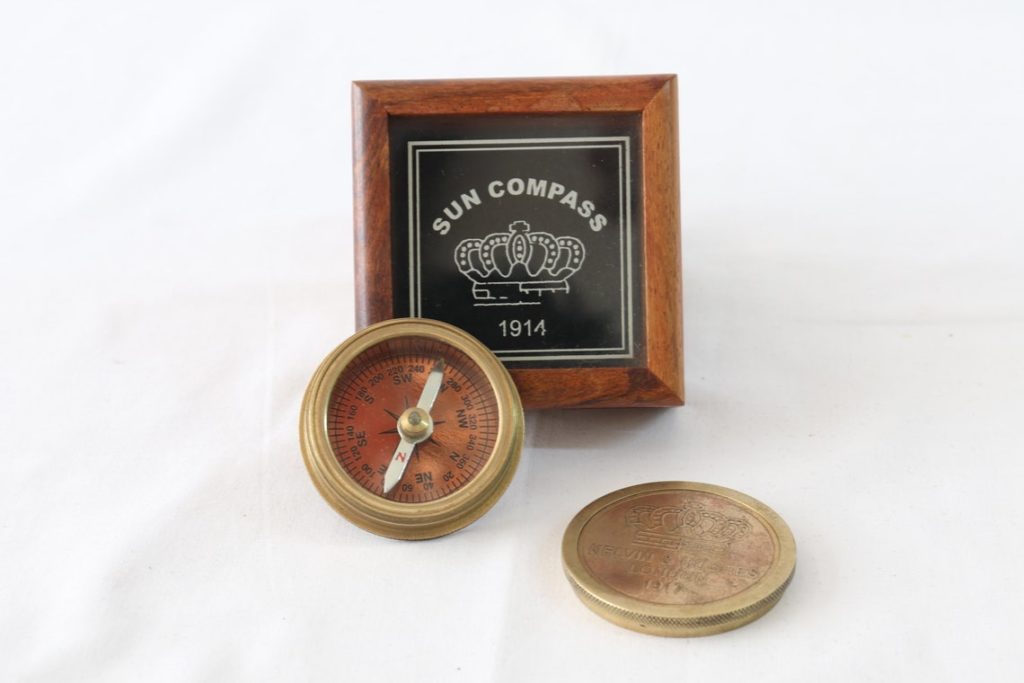 Maritime Old London Knob Compass in Case Wooden Antique R Compasss Vintage Decor 