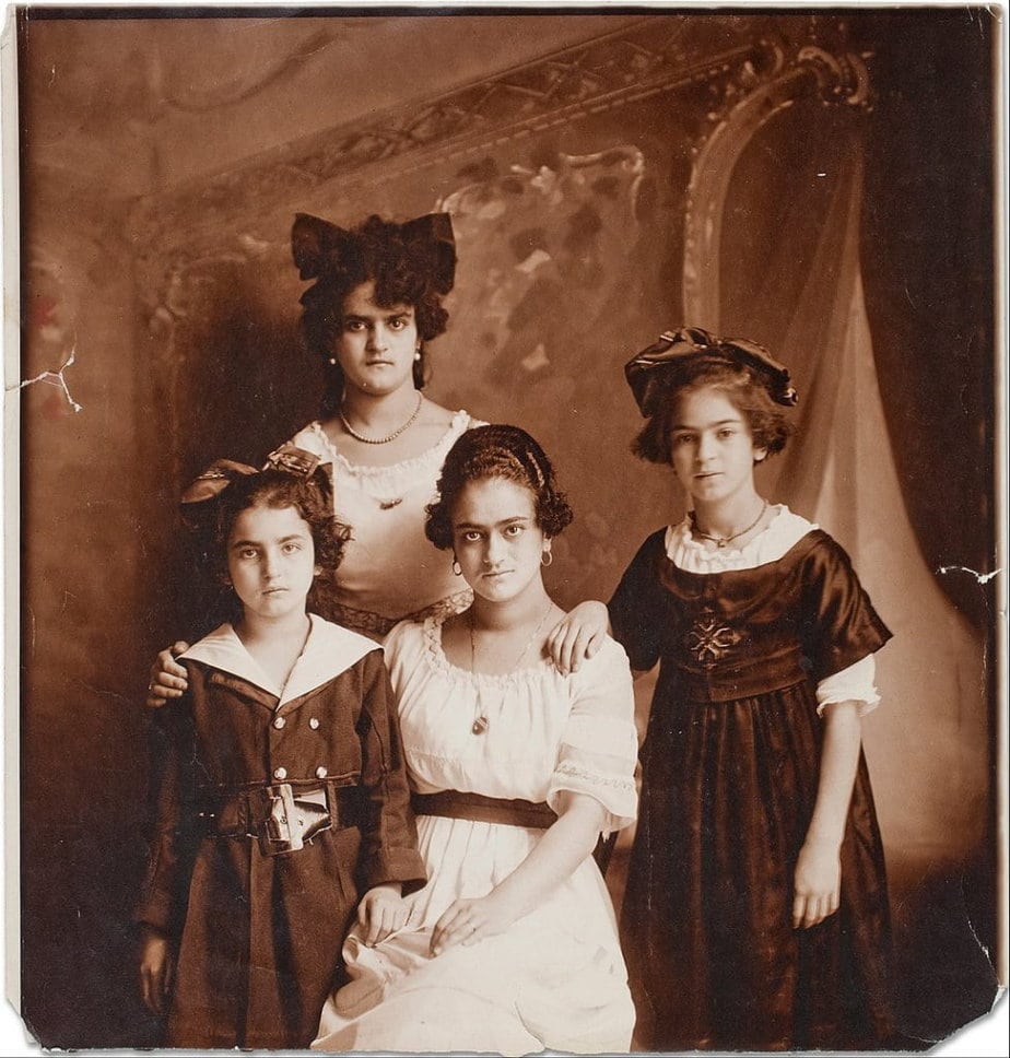 Frida Kahlo's 7 Siblings Ranked Oldest To Youngest - Oldest.org