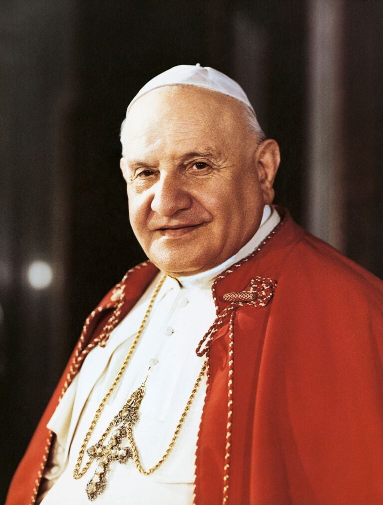 12 Oldest Popes in History - Oldest.org
