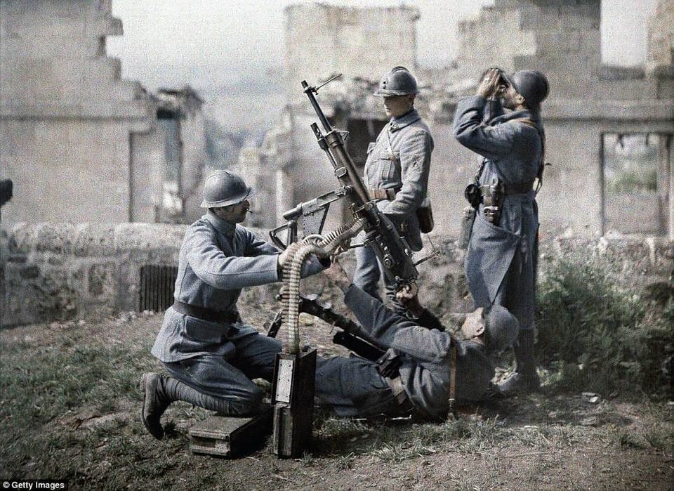 French Soldiers Operating Machine Guns During the Second Battle of the Aisne