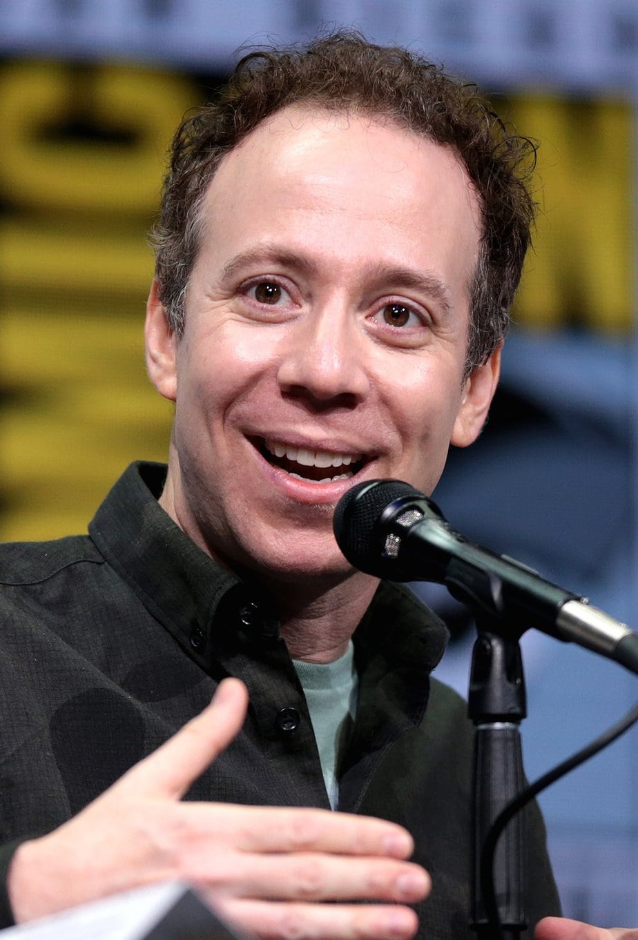 Kevin Sussman (Stuart Bloom)