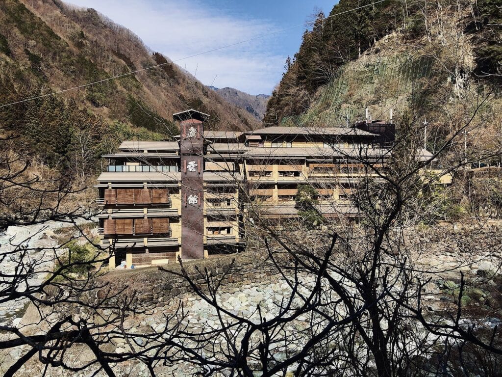 Nishiyama Onsen Keiunkan (Established 705 AD)