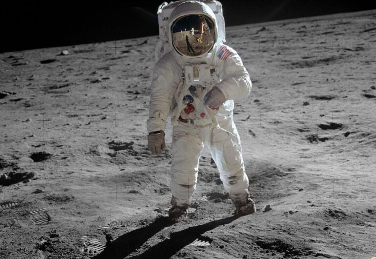 25 Photos That Changed The World History - Oldest.org