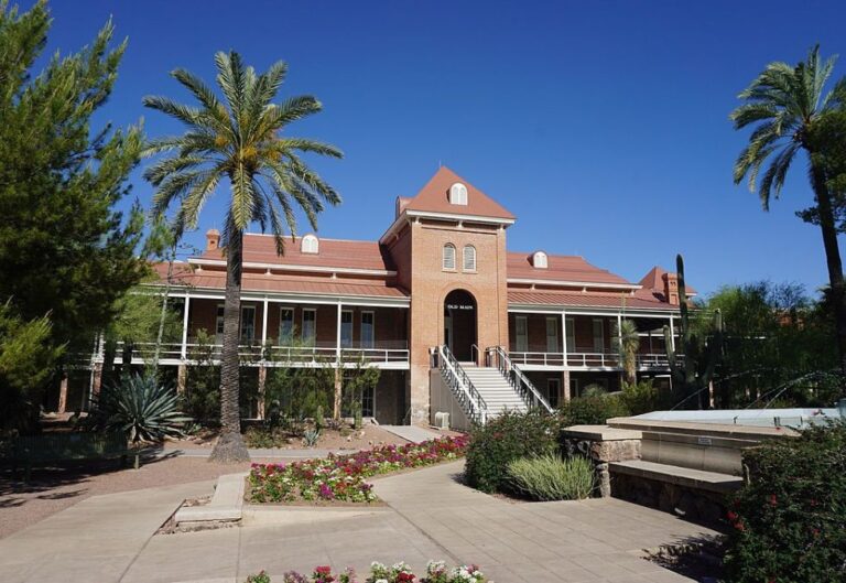22 Largest Colleges In The United States - Oldest.org