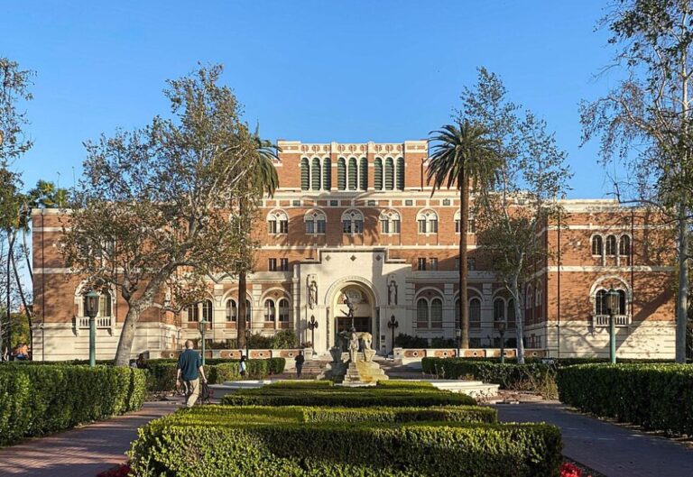 22 Largest Colleges In The United States - Oldest.org