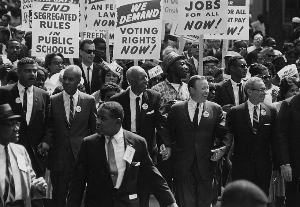 21 Iconic Things That Defined the 1960s - Oldest.org