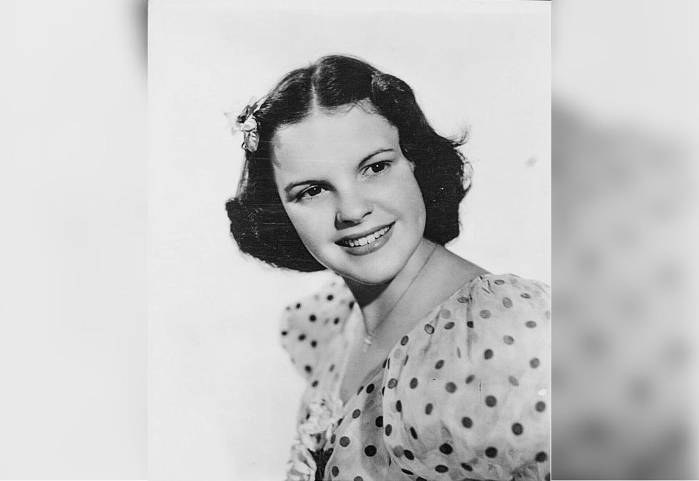 21 Celebrities Who Died Broke, Alone, or Forgotten