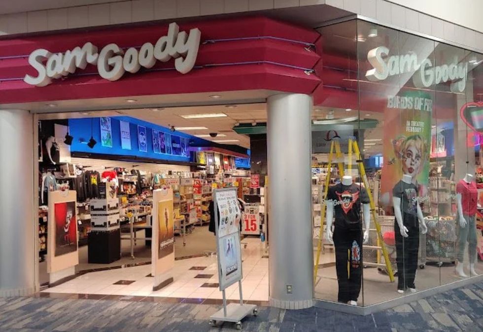 Store 94 Life Looked Different in 1994: Here Are 25 Photos