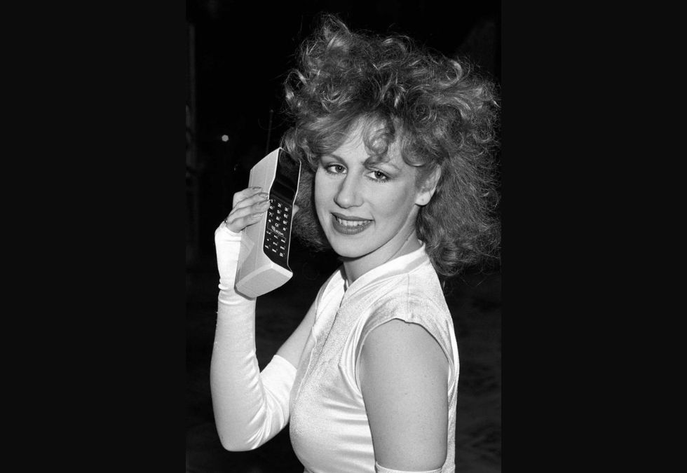 Life With Early Cell Phones in the ’80s & ’90s