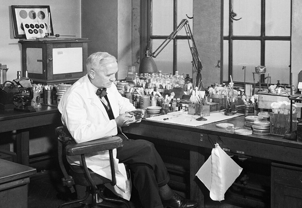 20 Medical Firsts That Changed History Through Courage and Sacrifice ...